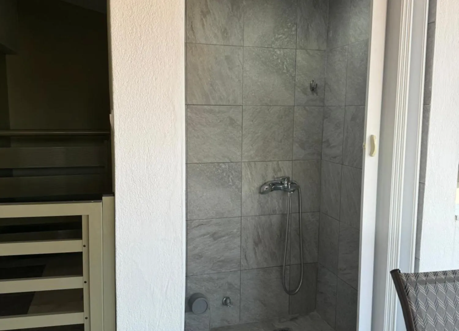 Private Modern Apartment ネア・ローダ