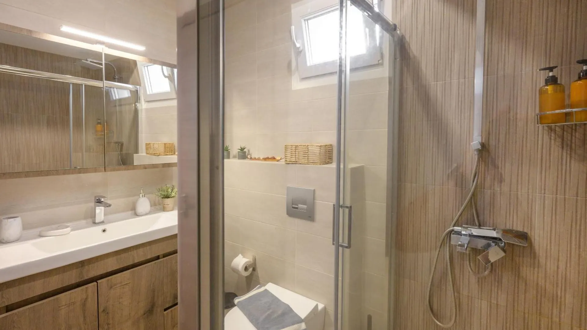 Private Modern Apartment ネア・ローダ ギリシャ